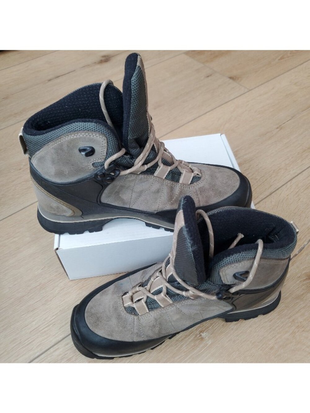 Salomon Gore Tex Ankle Boots Womens Size 6 Hiking Brown Black Outdoor Gorpcore